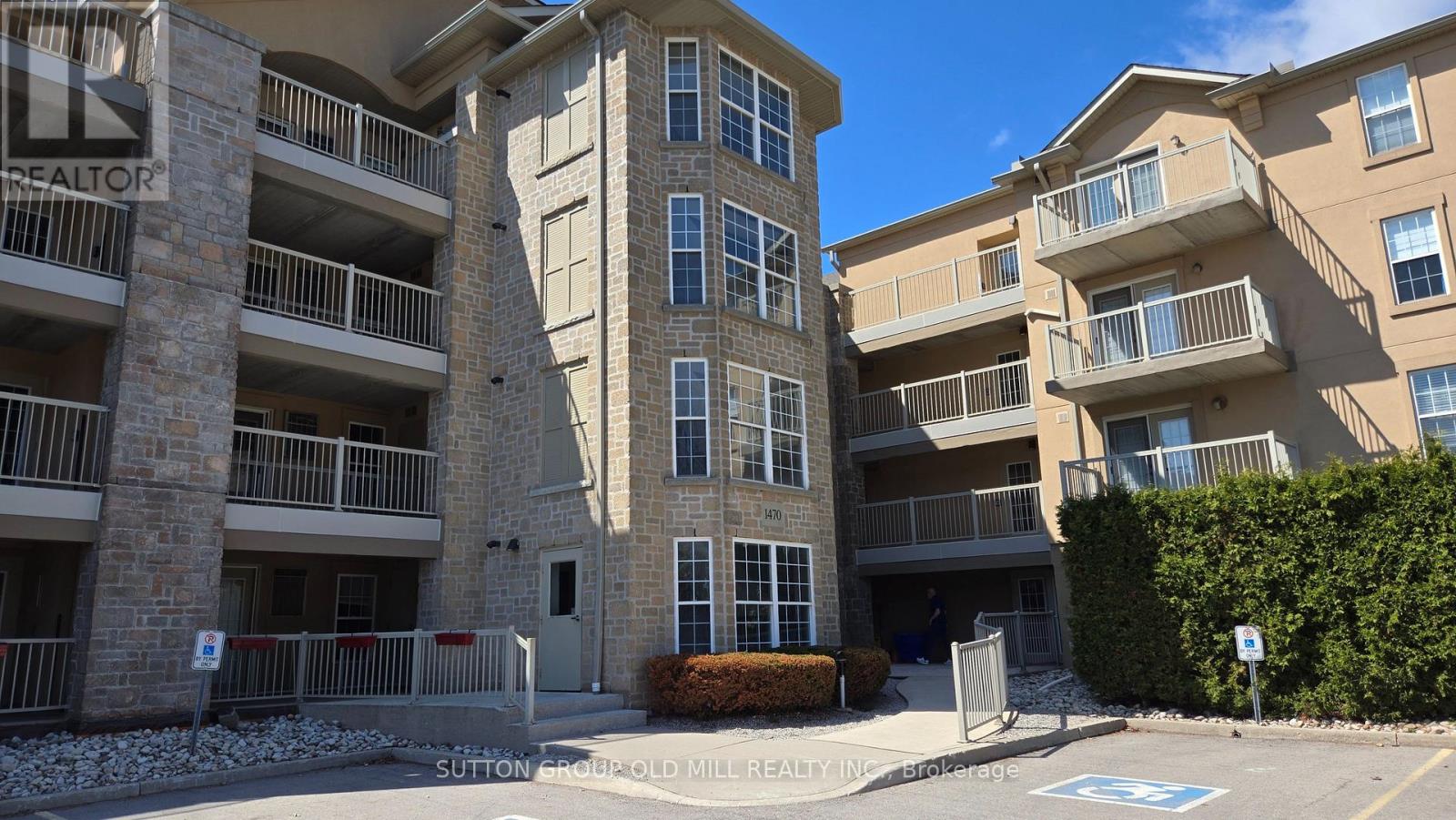Apartment at 208 - 1470 BISHOPS GATE, Oakville (GA Glen Abbey)