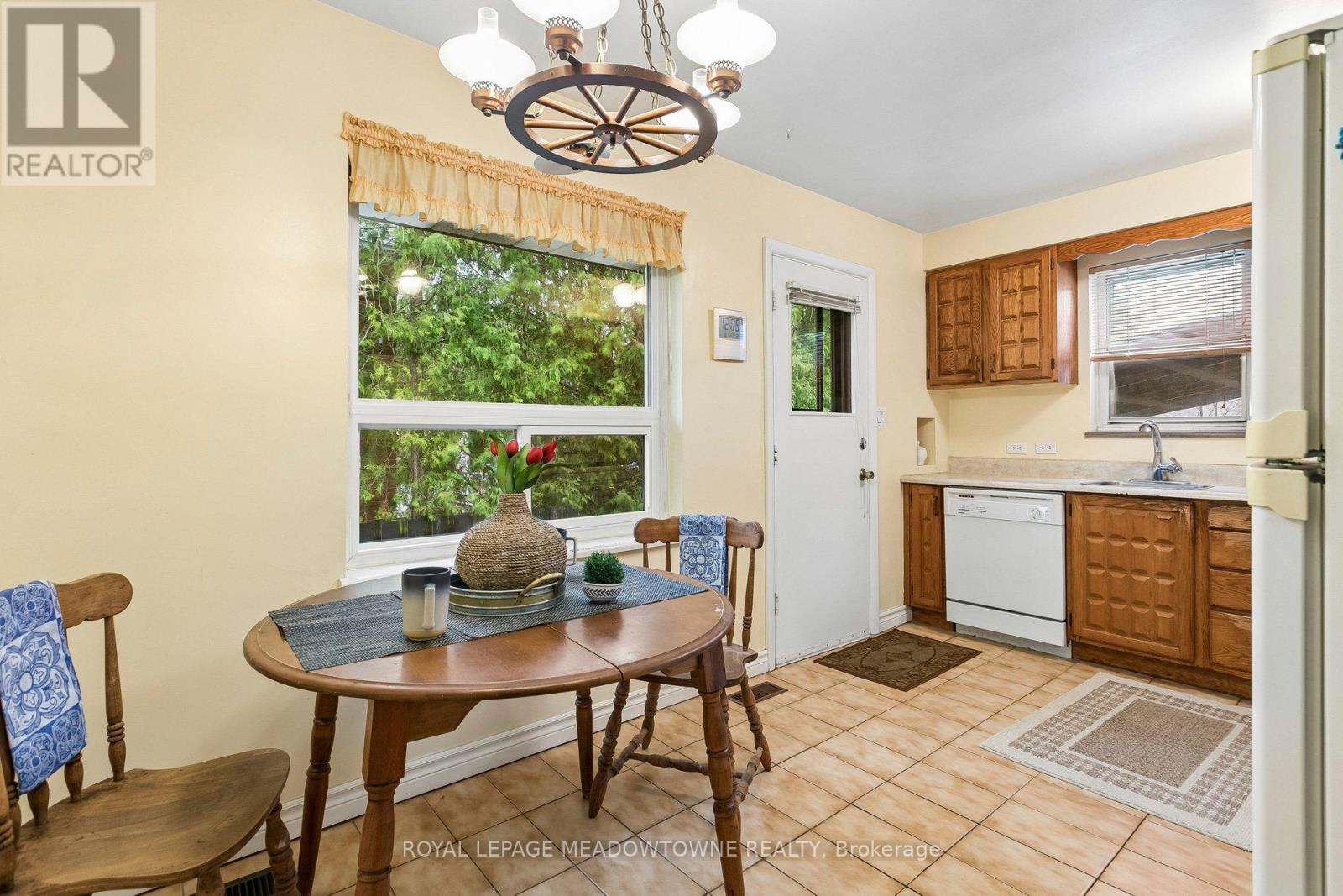 Detached at 20 PLAINSMAN ROAD, Mississauga