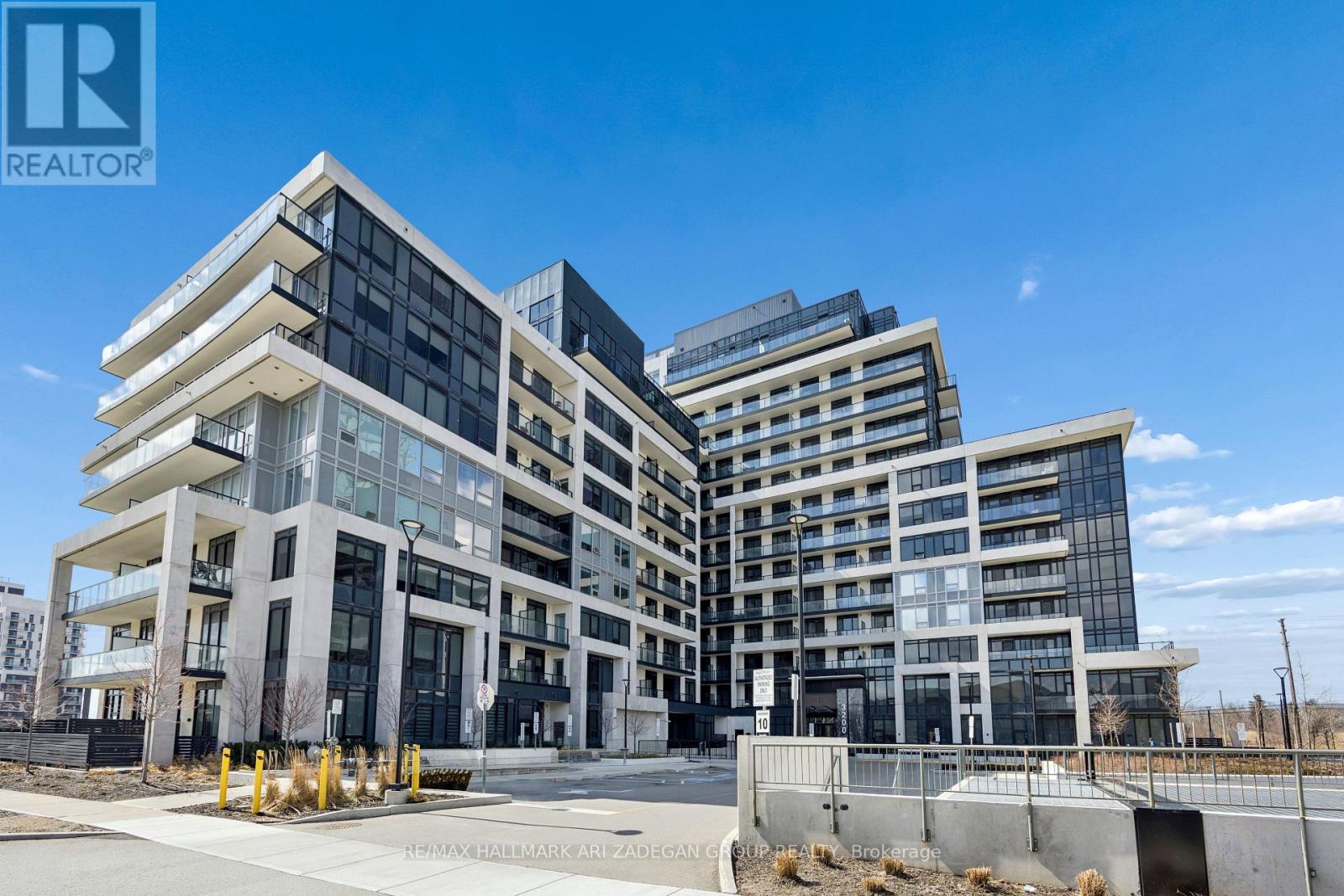 Apartment at 1302 - 3200 WILLIAM COLTSON AVENUE, Oakville (JM Joshua Meadows)