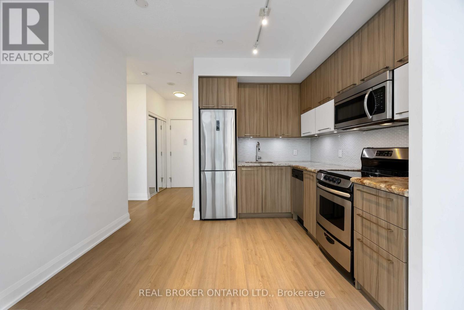 Apartment at 302 - 56 ANNIE CRAIG DRIVE, Toronto (Mimico)