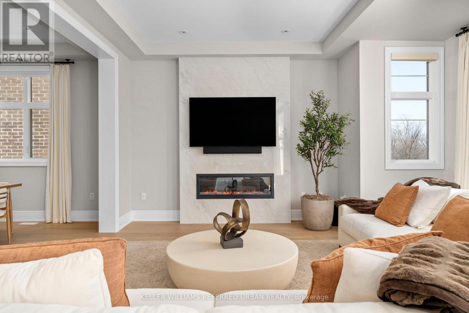 Detached at 1318 COURTLEIGH TRAIL, Oakville