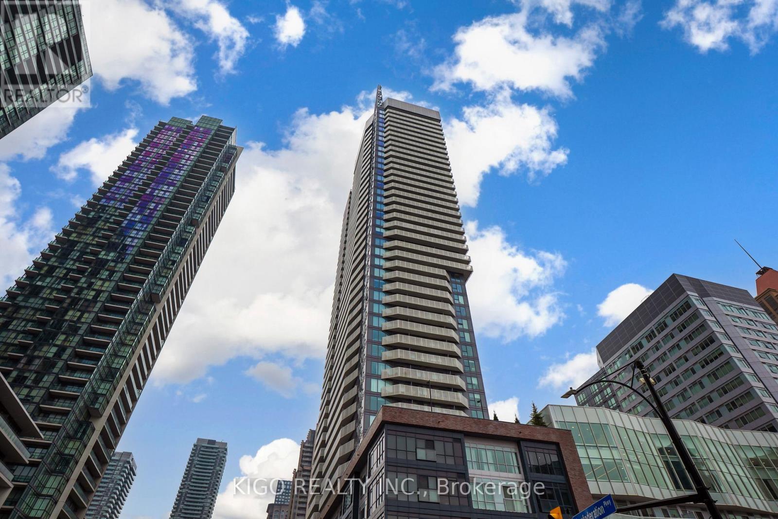 Apartment at 2406 - 4065 CONFEDERATION PARKWAY, Mississauga (City Centre)
