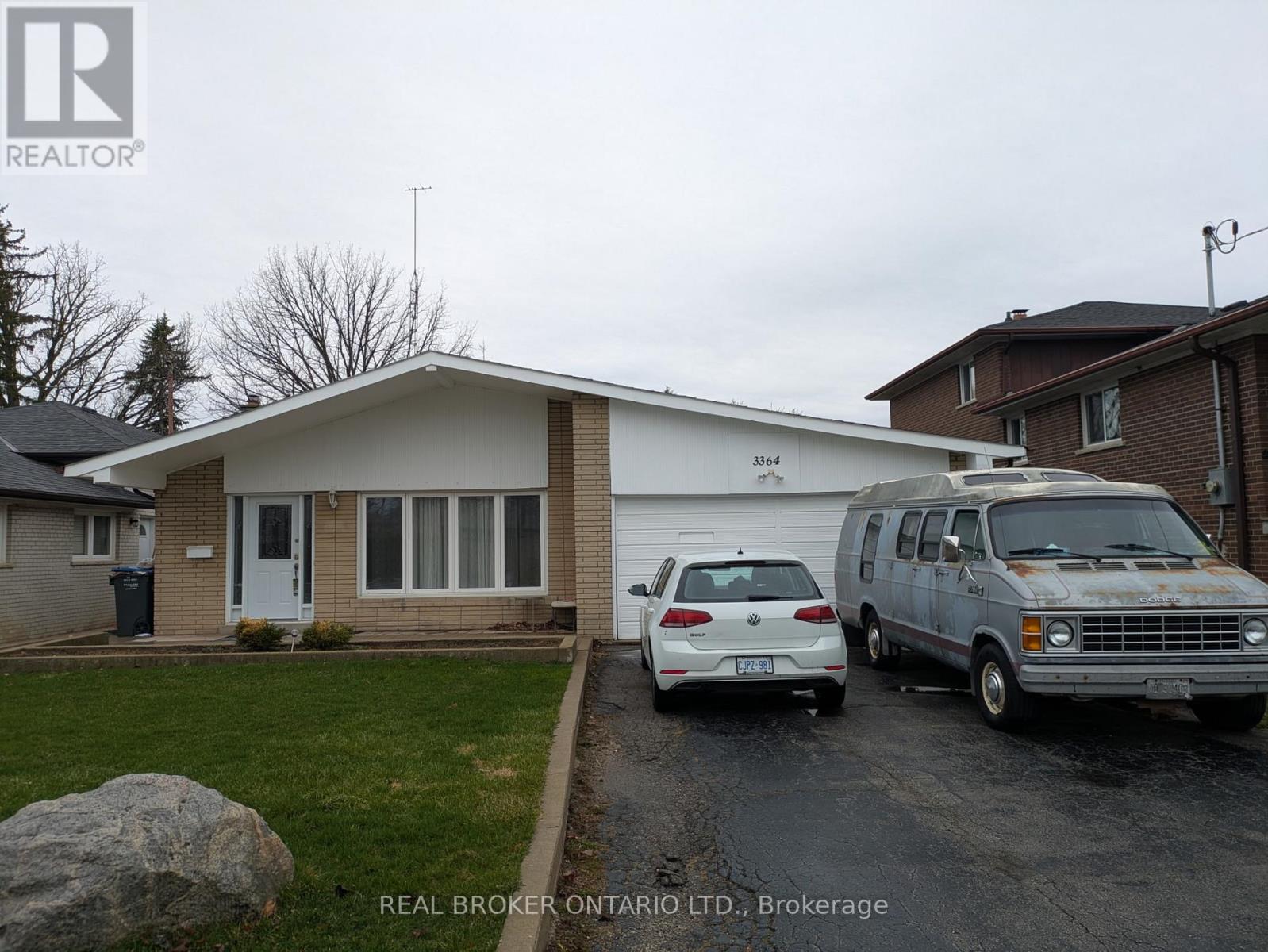 Detached at 3364 CEDAR CREEK DRIVE, Mississauga (Applewood)
