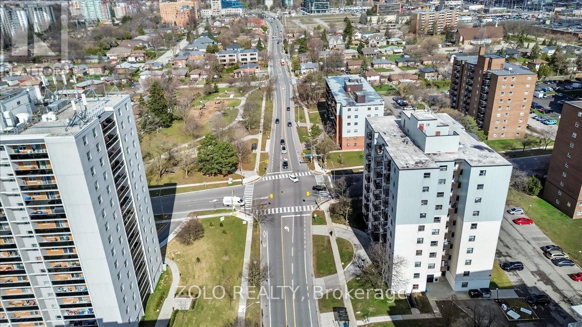 Apartment at 203 - 2345 CONFEDERATION PARKWAY, Mississauga (Cooksville)
