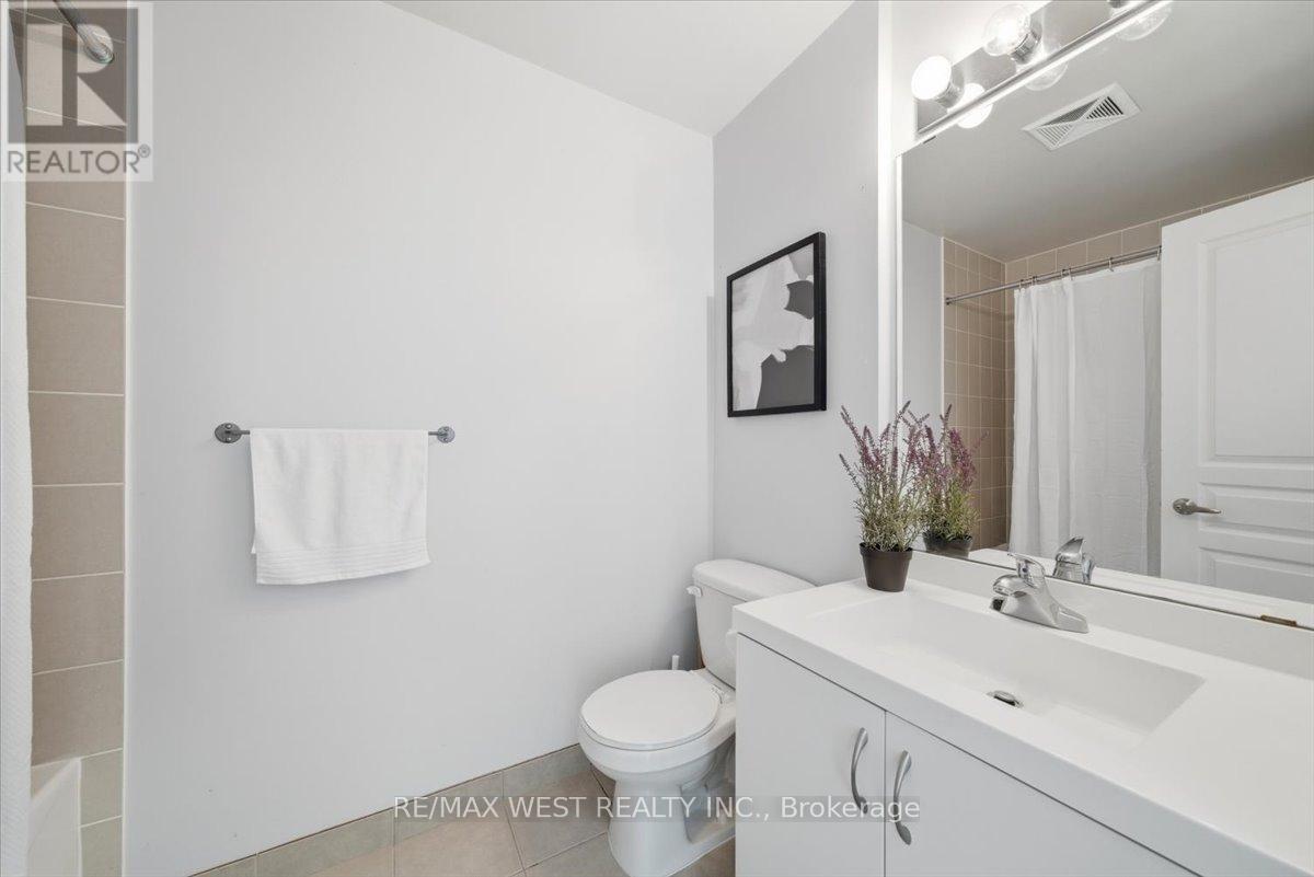 Apartment at 3302 - 2240 LAKE SHORE BOULEVARD W, Toronto