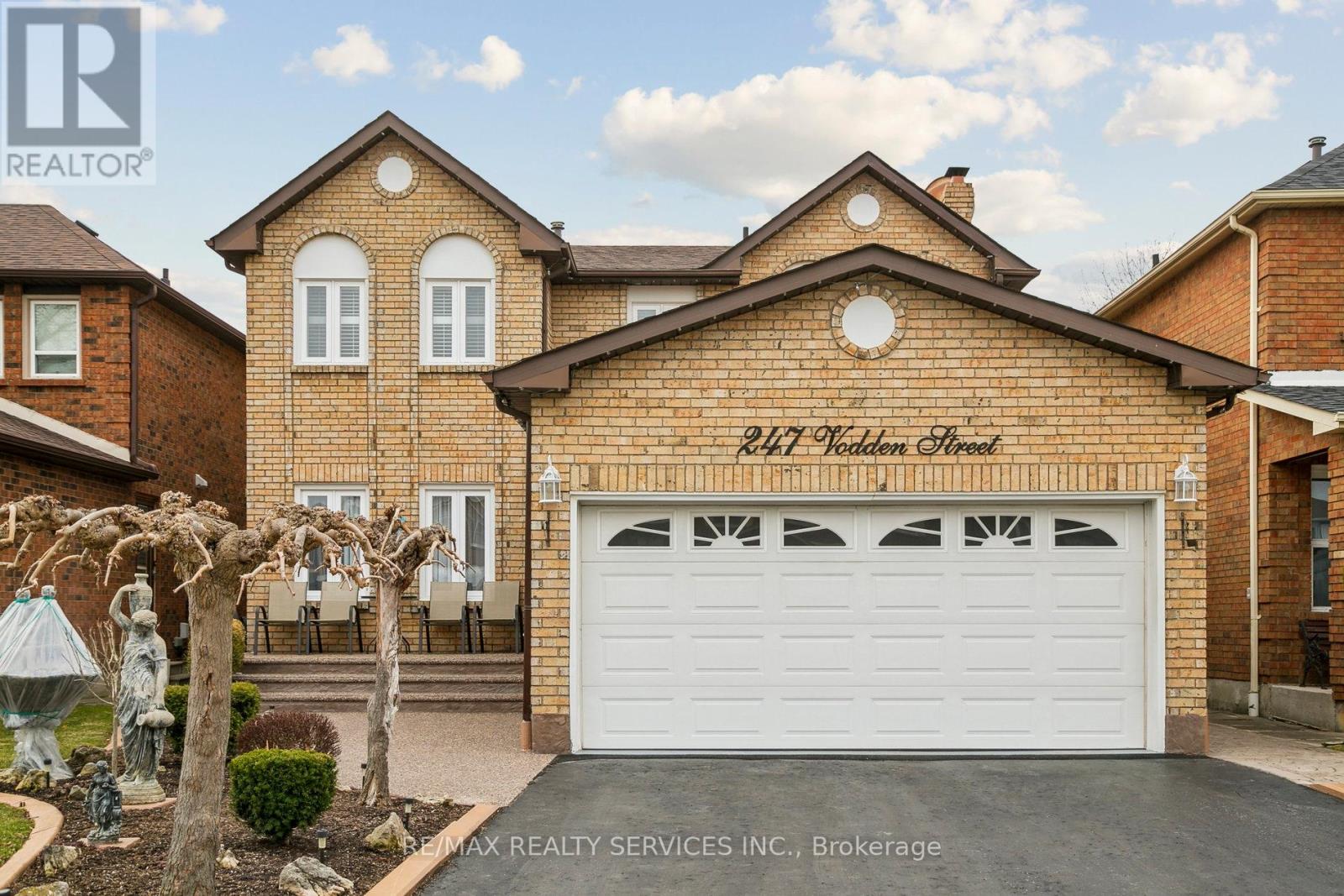 Detached at 247 VODDEN STREET W, Brampton (Brampton West)