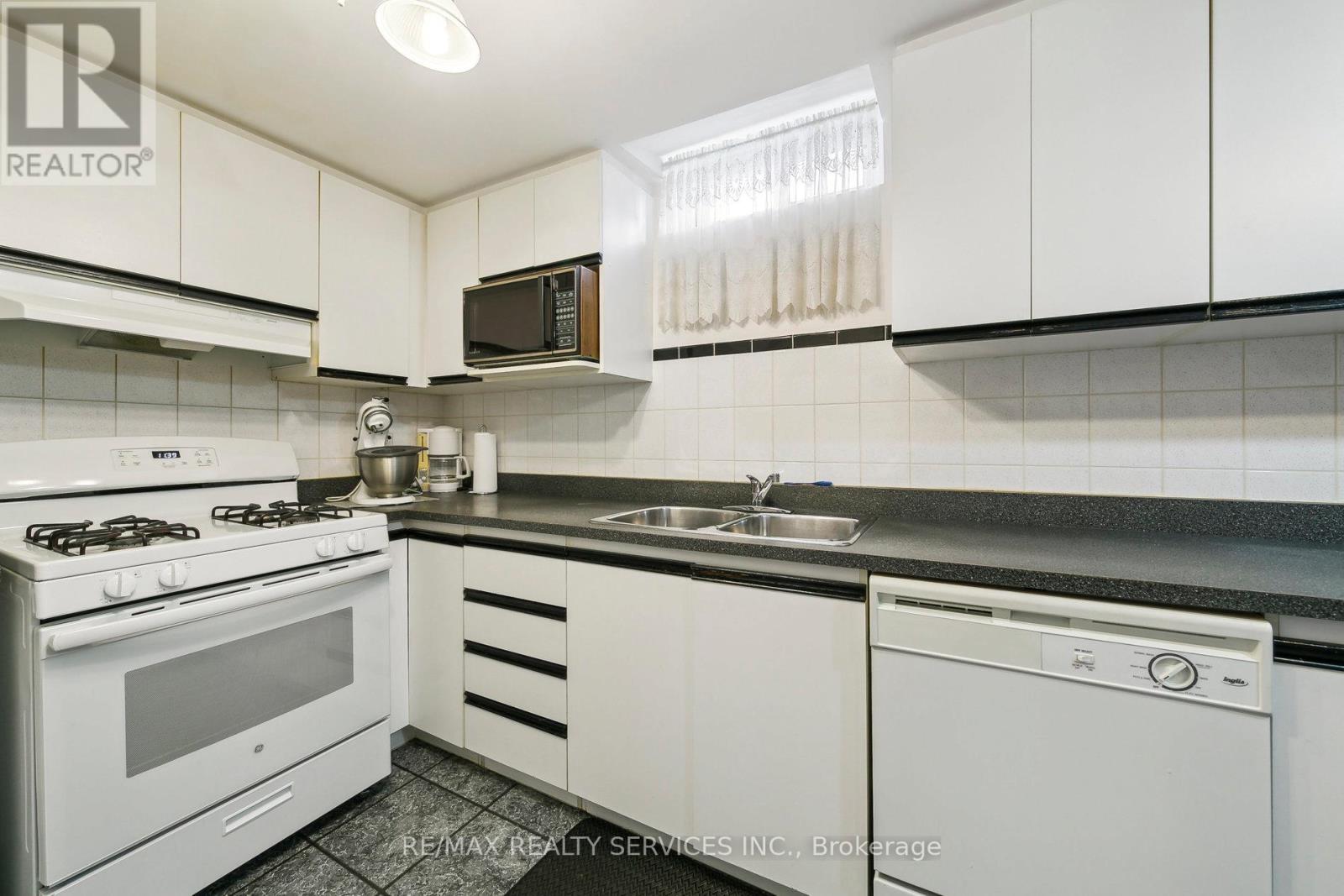 Detached at 247 VODDEN STREET W, Brampton