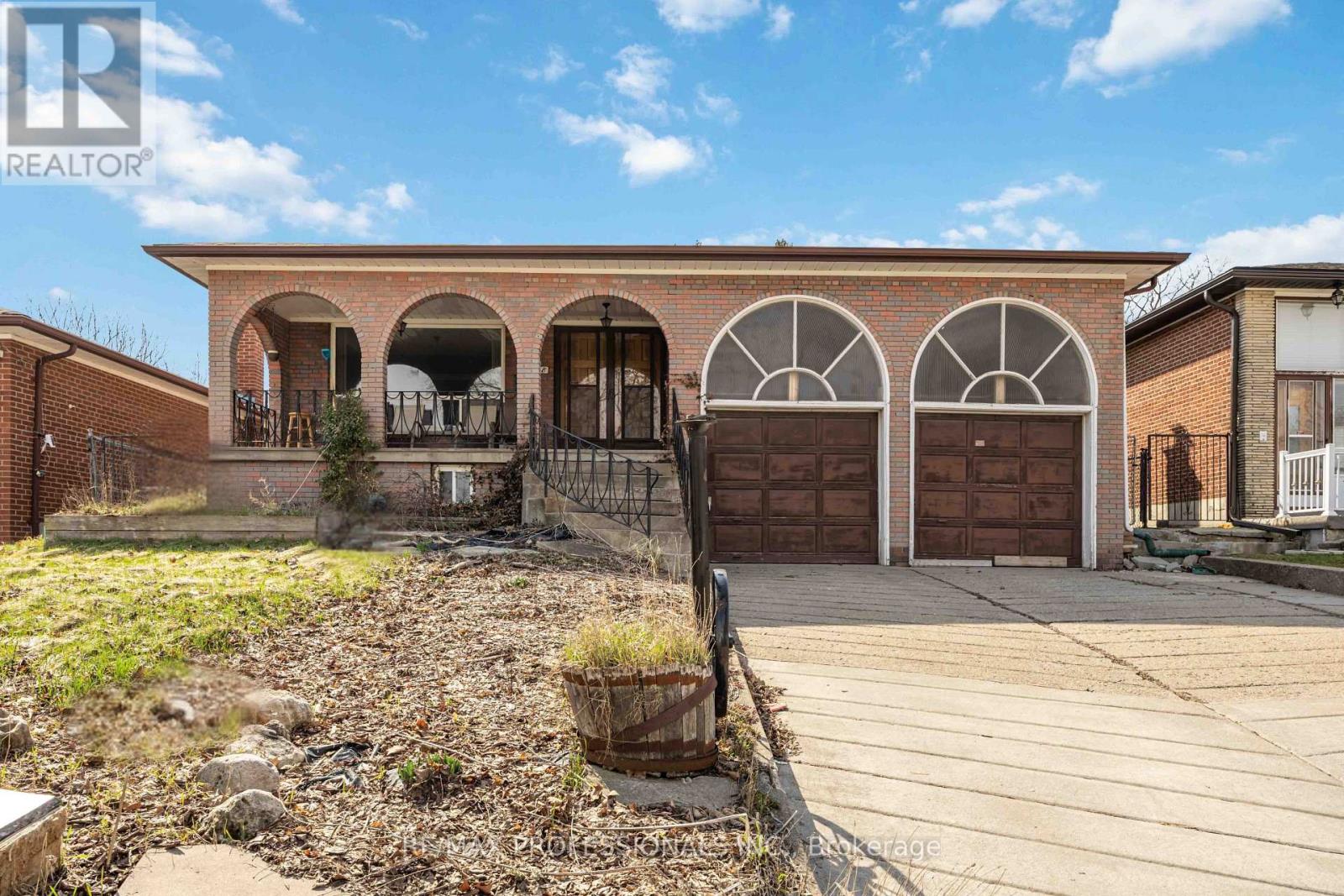 Detached at 118 TANDRIDGE CRESCENT, Toronto