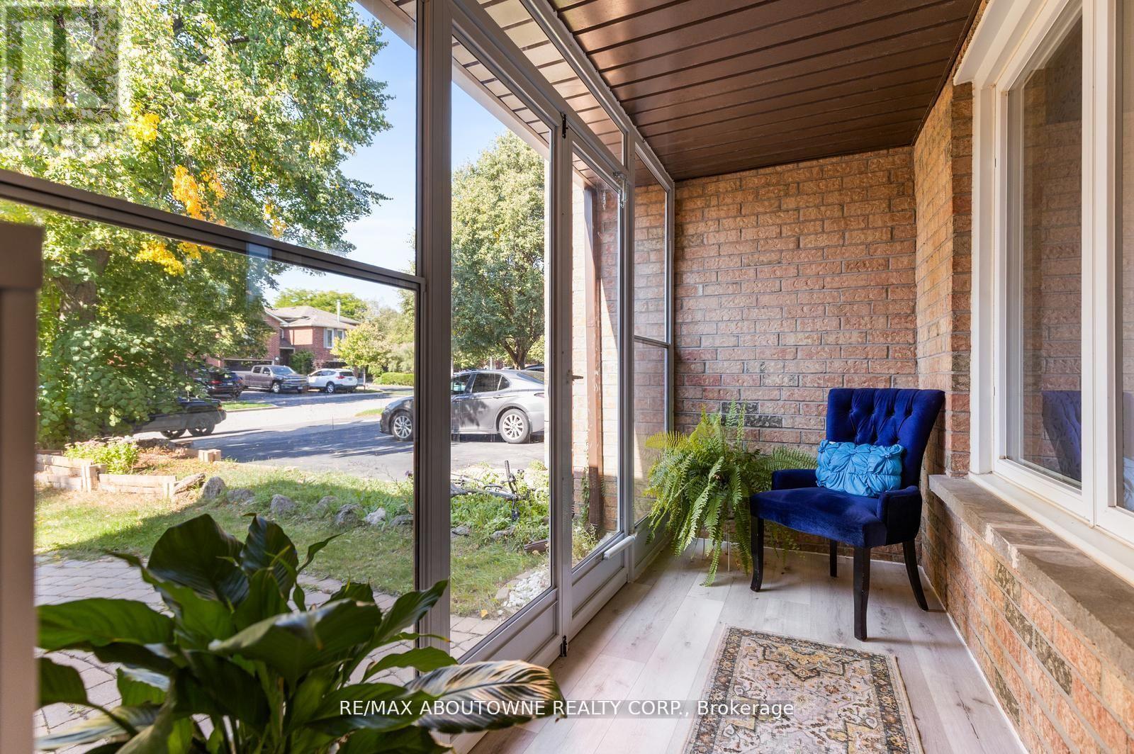 Townhouse at 1118 AVONDALE DRIVE, Oakville