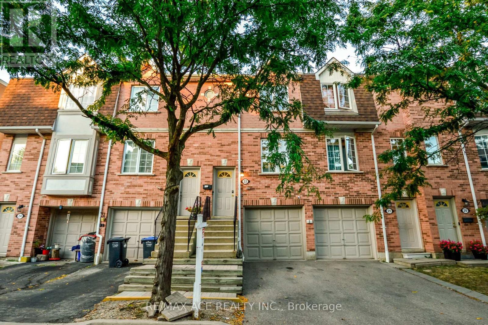 Townhouse at 22 - 1525 SOUTH PARADE COURT, Mississauga (East Credit)