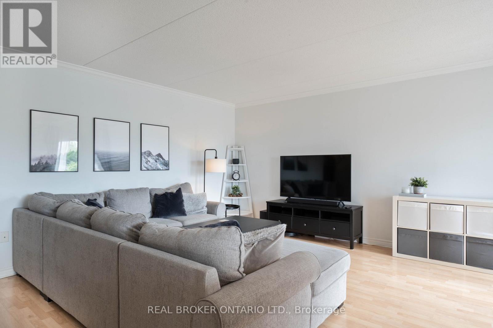 Apartment at 304 - 4450 FAIRVIEW STREET, Burlington (Shoreacres)