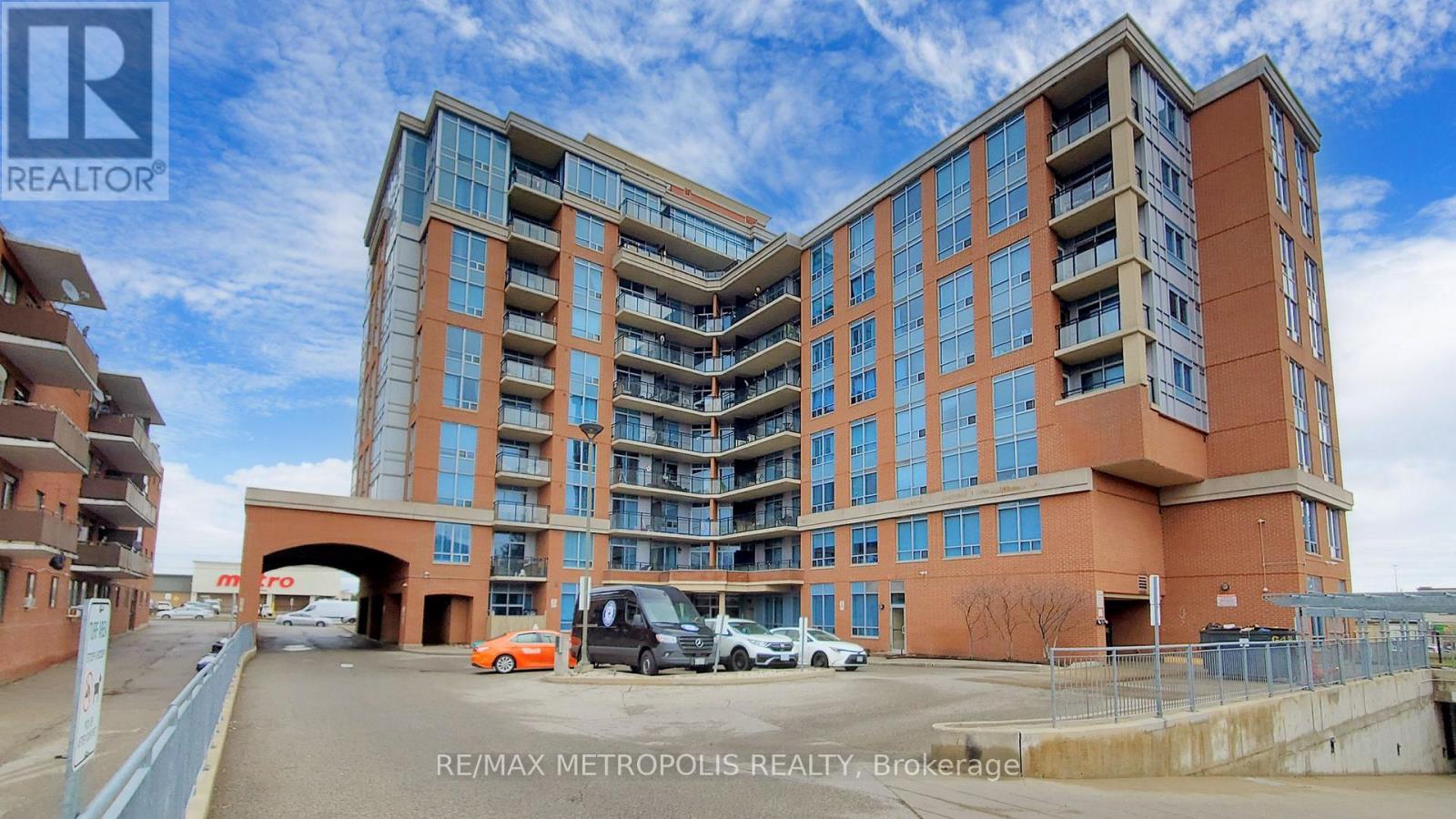Apartment at 403 - 2772 KEELE STREET, Toronto (Downsview-Roding-CFB)