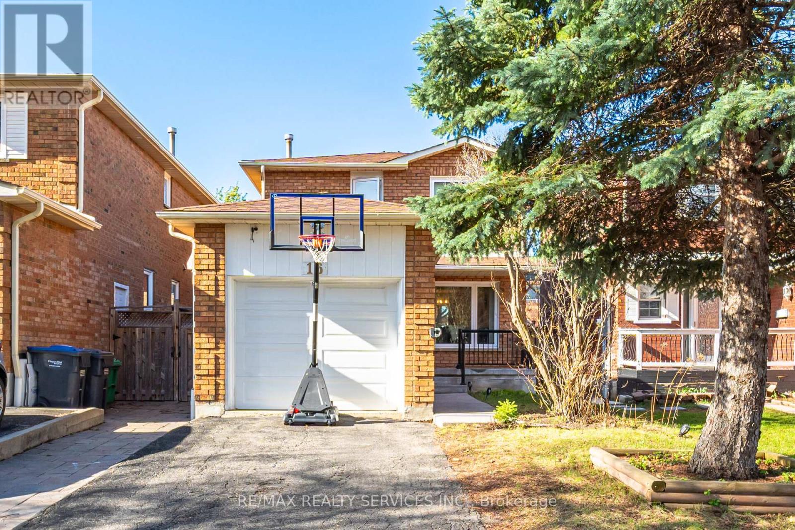 Detached at 16 LANGHOLM COURT, Brampton (Heart Lake West)