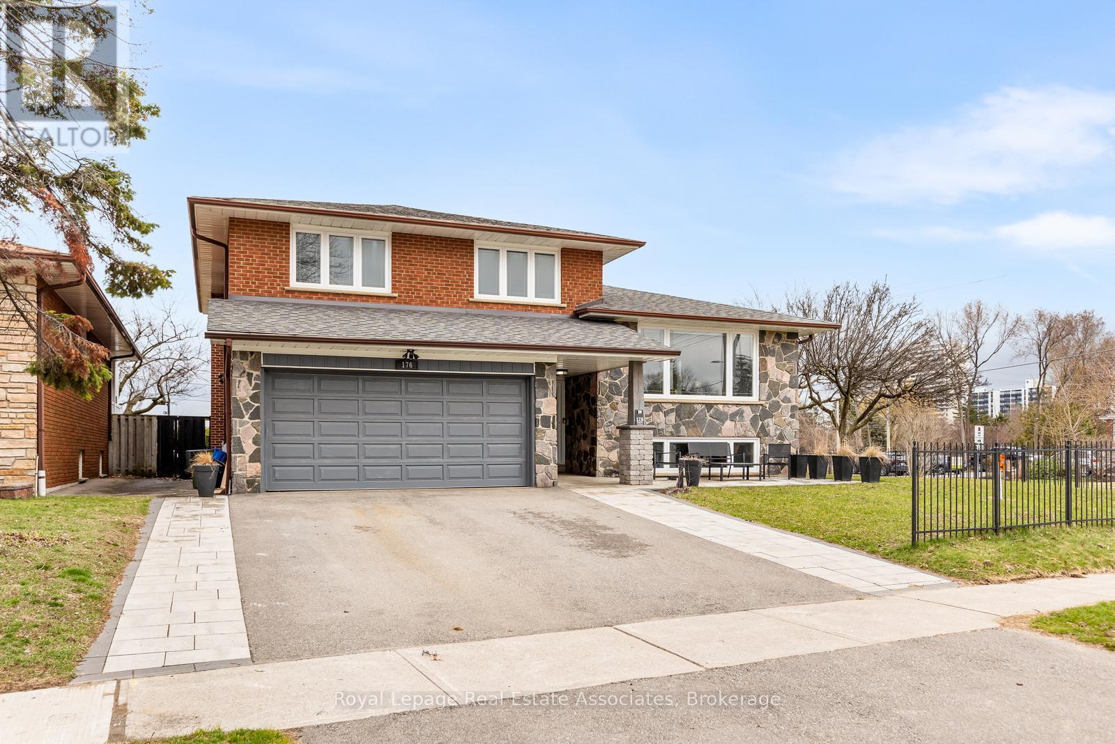 Detached at 176 DAPHNE AVENUE, Mississauga (Cooksville)