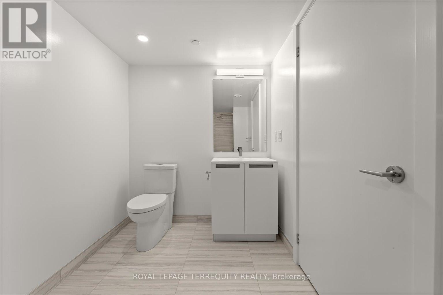Apartment at 213 - 160 KINGSWAY CRESCENT, Toronto