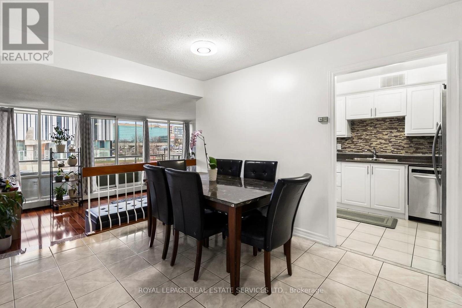 Apartment at 211 - 1 FOUR WINDS DRIVE, Toronto (York University Heights)