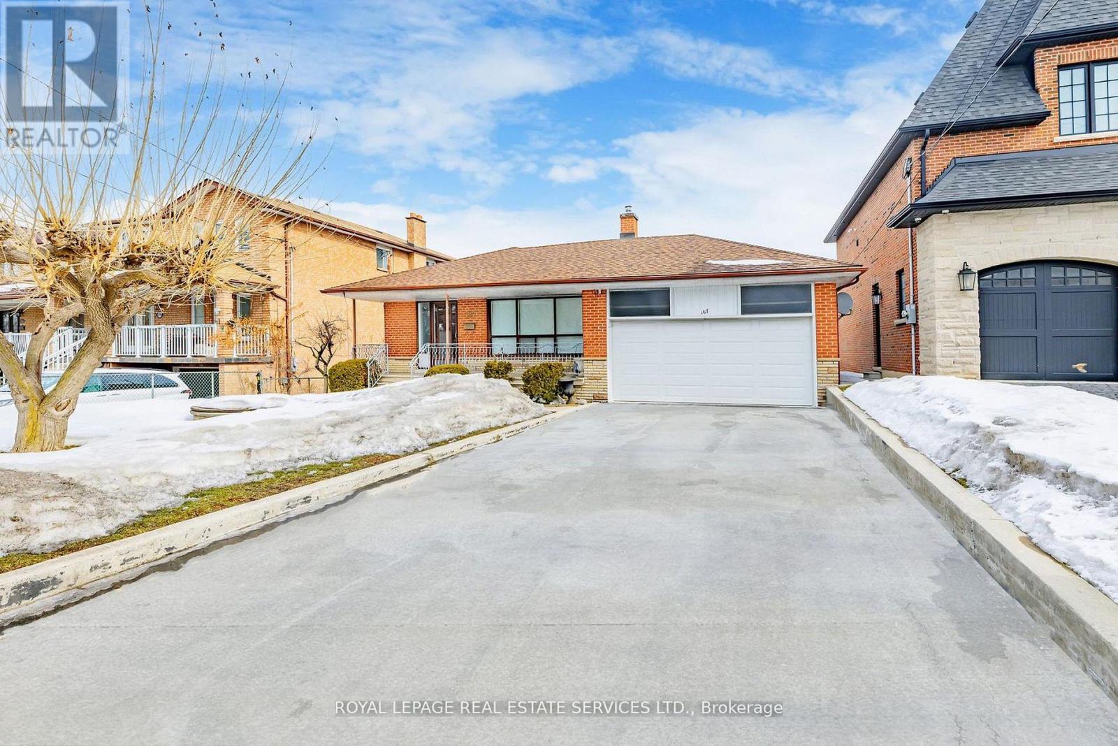 Detached at 167 CORNELIUS PARKWAY, Toronto (Maple Leaf)