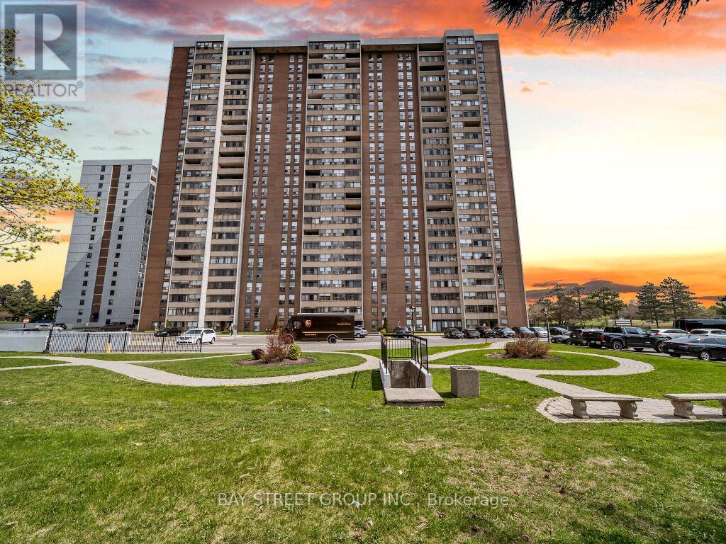 Apartment at 1003 - 18 KNIGHTSBRIDGE ROAD, Brampton (Queen Street Corridor)