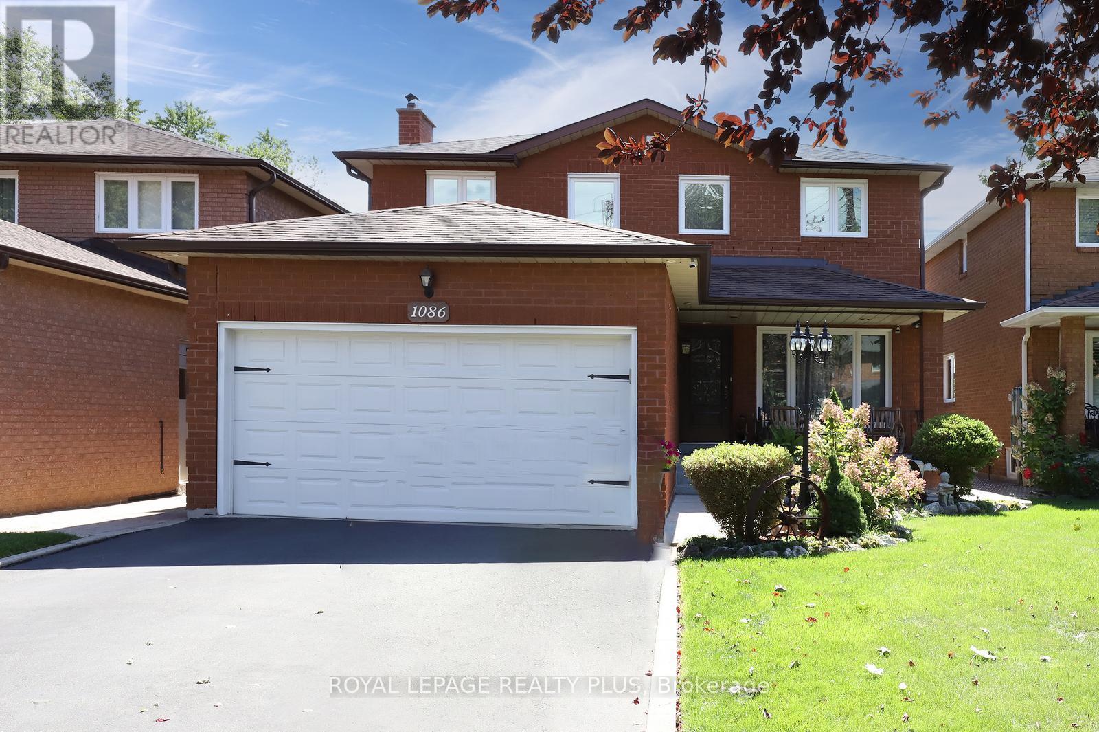 Detached at 1086 HEDGE DRIVE, Mississauga (Lakeview)