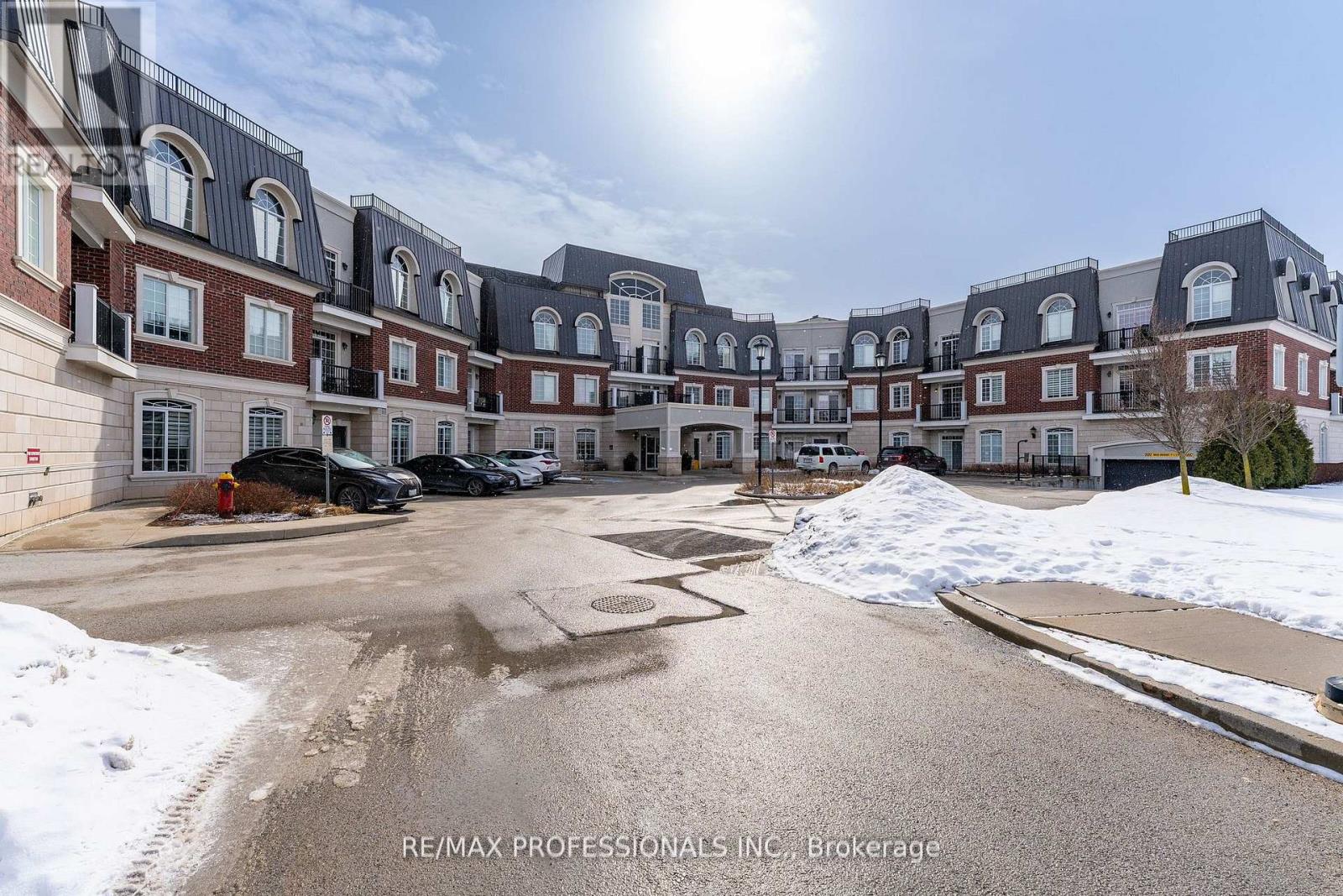 Apartment at 228 - 2300 UPPER MIDDLE ROAD, Oakville (GA Glen Abbey)