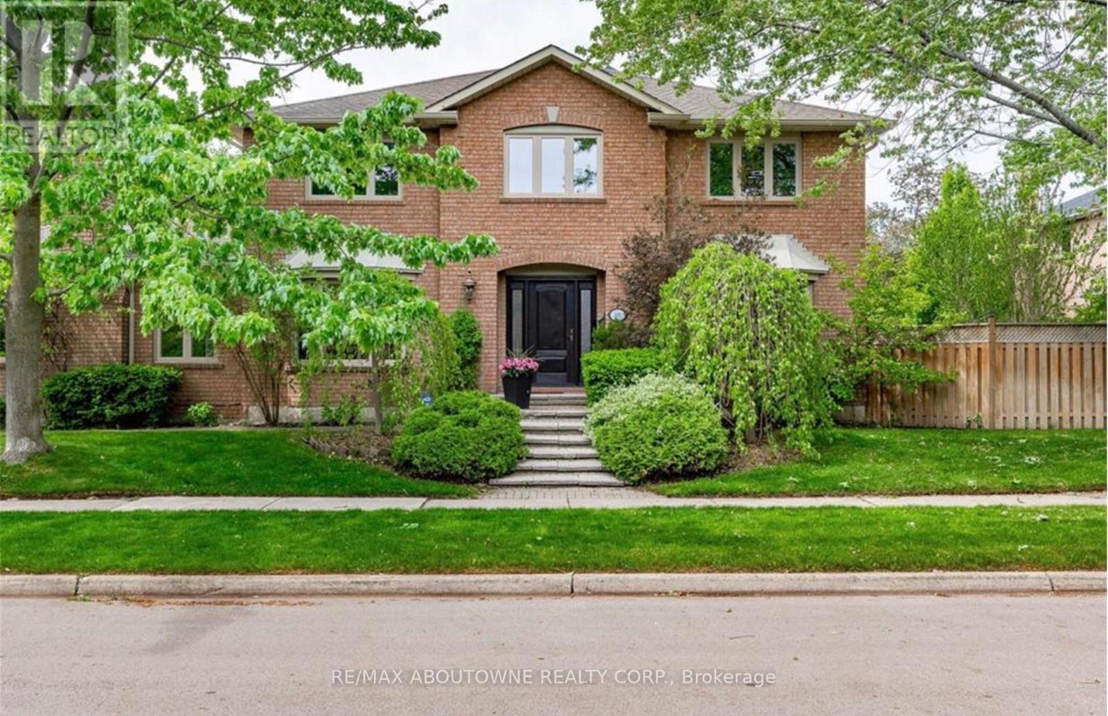 Detached at 500 BLENHEIM CRESCENT, Oakville (FD Ford)