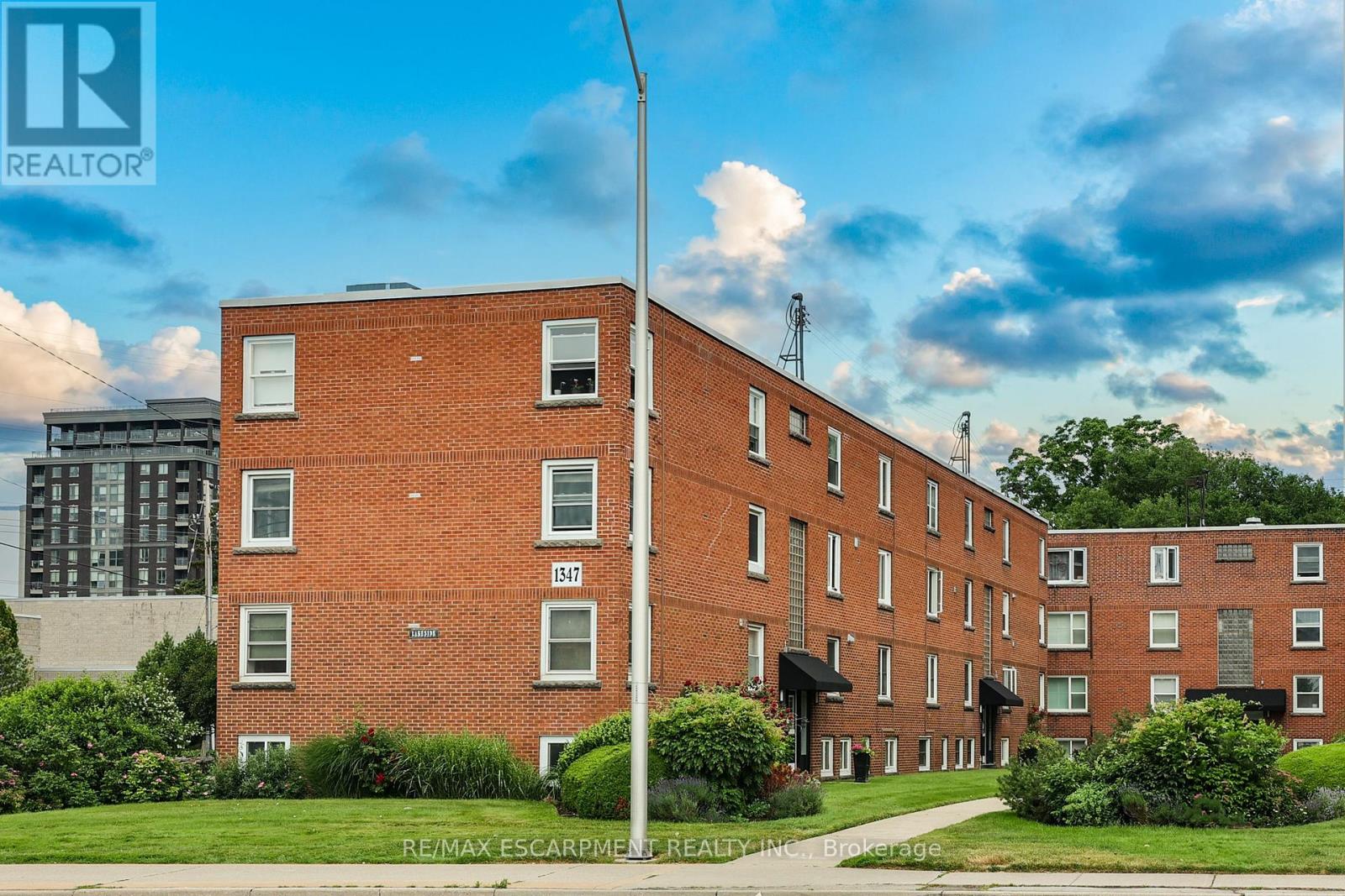 Apartment at 37 - 1347 LAKESHORE ROAD, Burlington (Brant)
