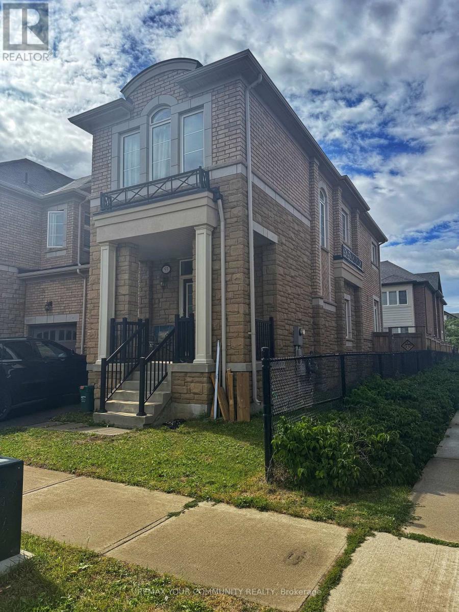 Townhouse at 93 HUGUENOT ROAD N, Oakville (GO Glenorchy)