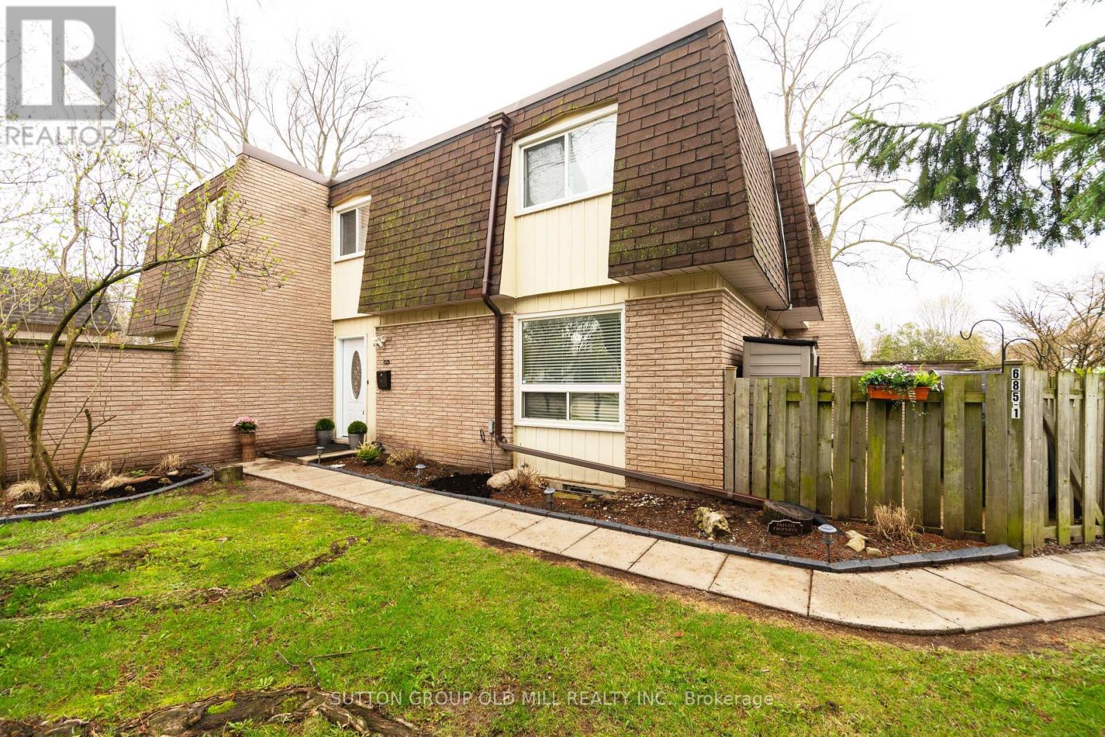 Townhouse at 1 - 685 FRANCIS ROAD, Burlington (LaSalle)