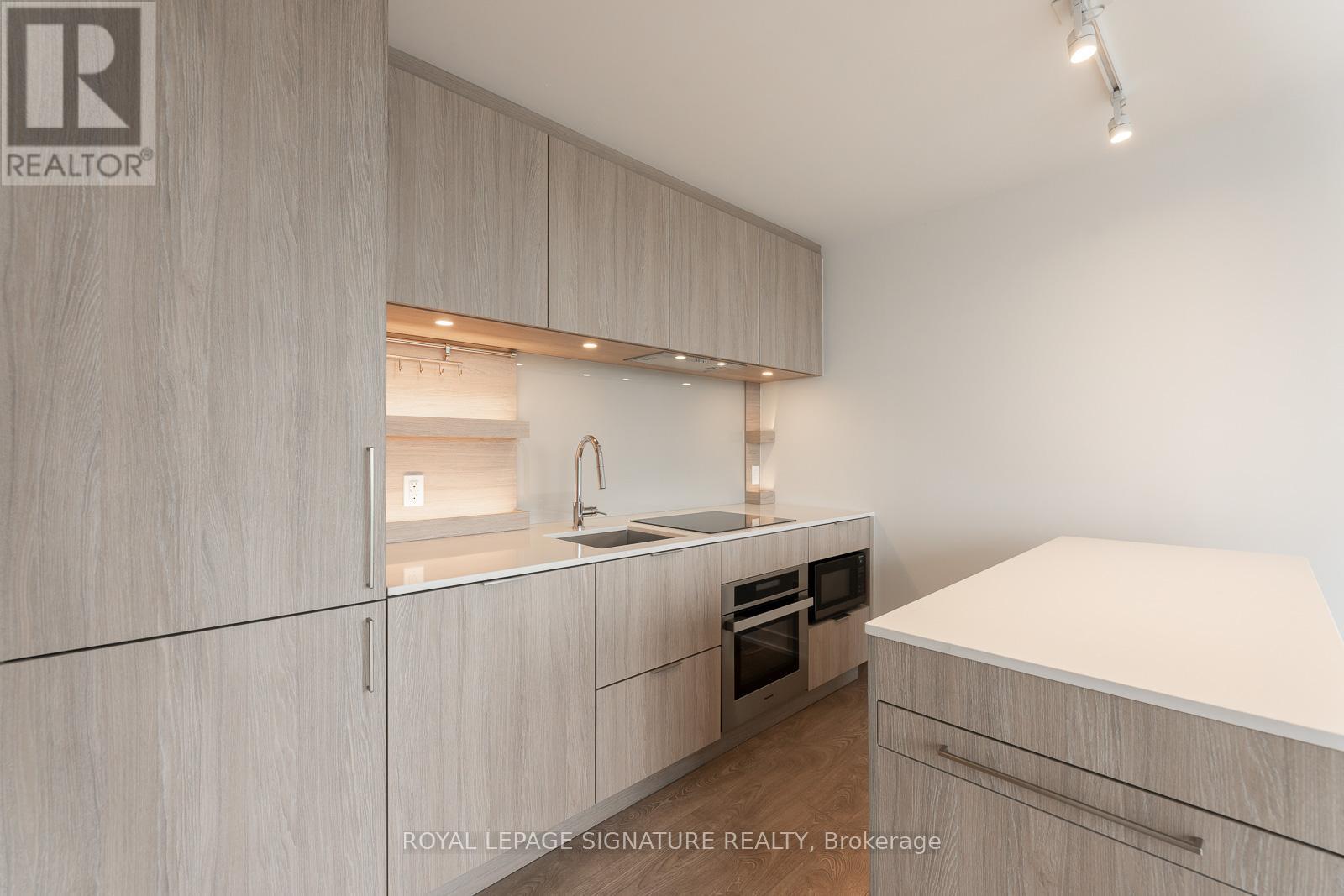 Apartment at 916 - 28 ANN STREET, Mississauga (Port Credit)
