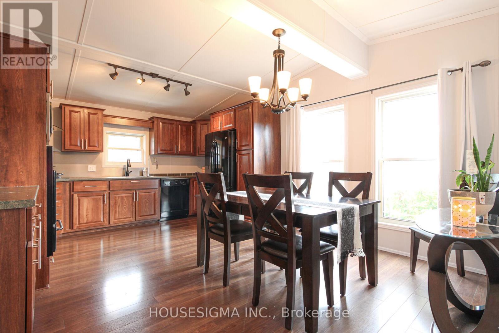 Detached at 4449 MILBUROUGH - 5 TAMARAC LINE, Burlington