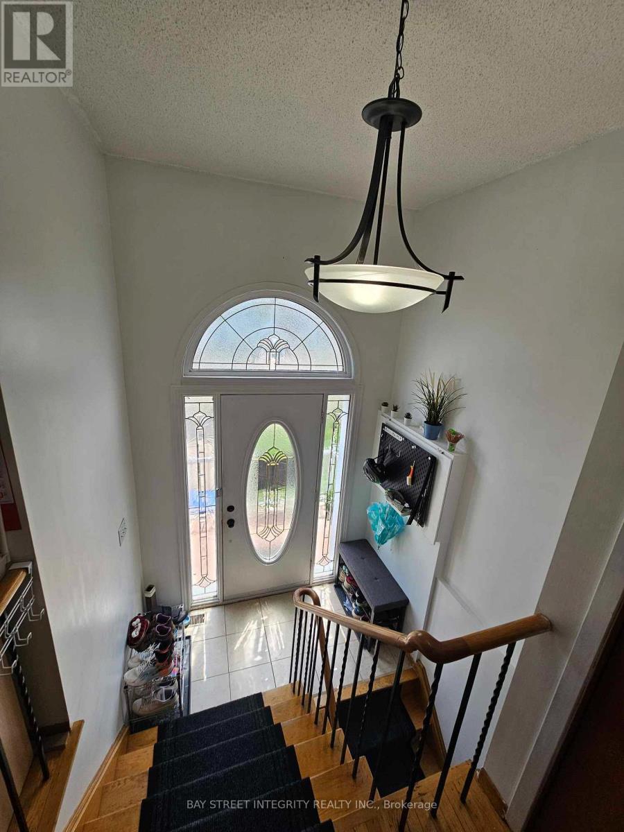 Semi-Detached/Link at 4011 BISHOPSTOKE LANE, Mississauga