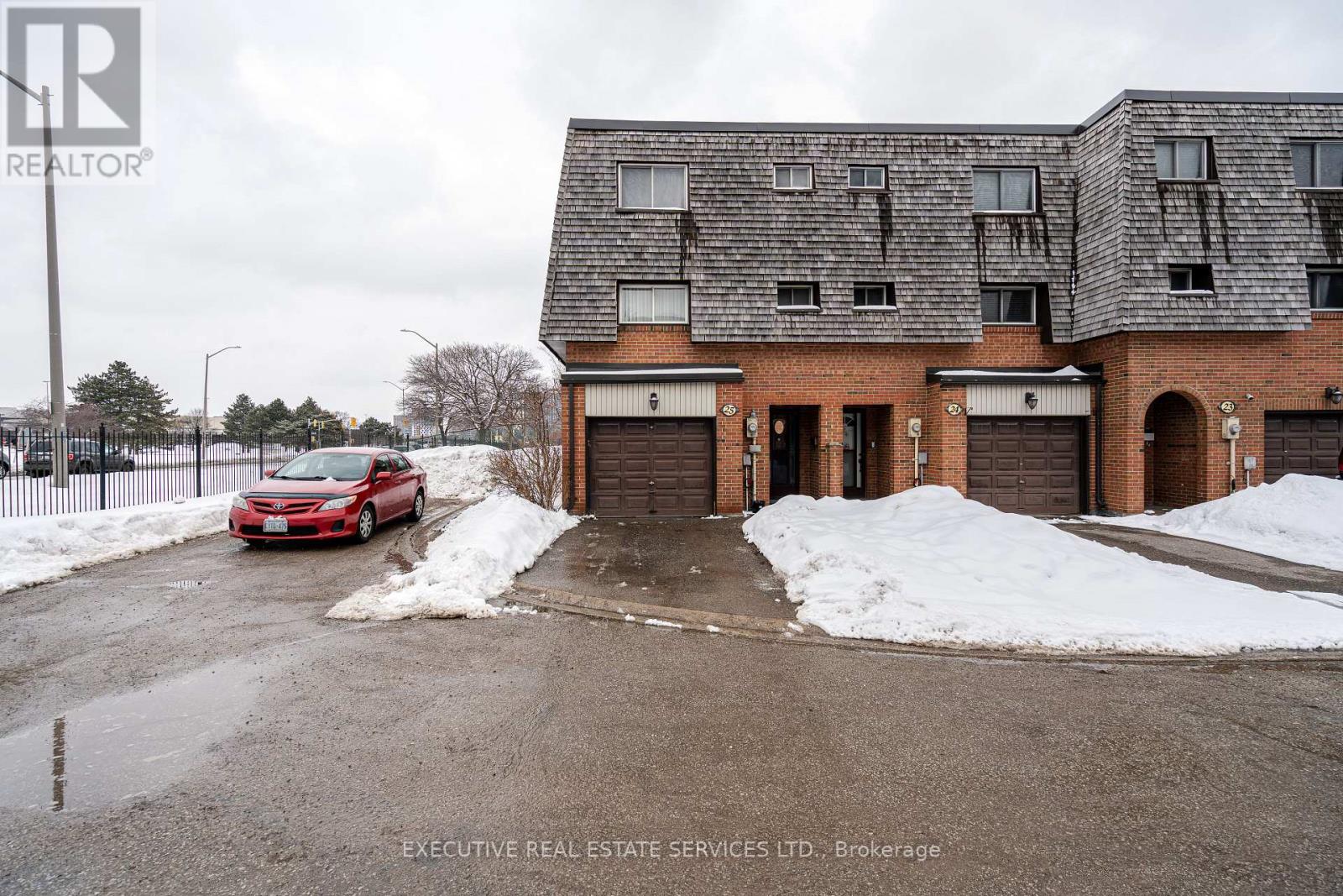 Townhouse at 25 BRIAR PATH N, Brampton (Avondale)