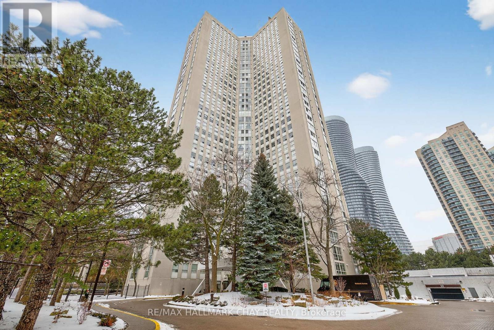 Apartment at 501 - 3650 KANEFF CRESCENT, Mississauga (Mississauga Valleys)