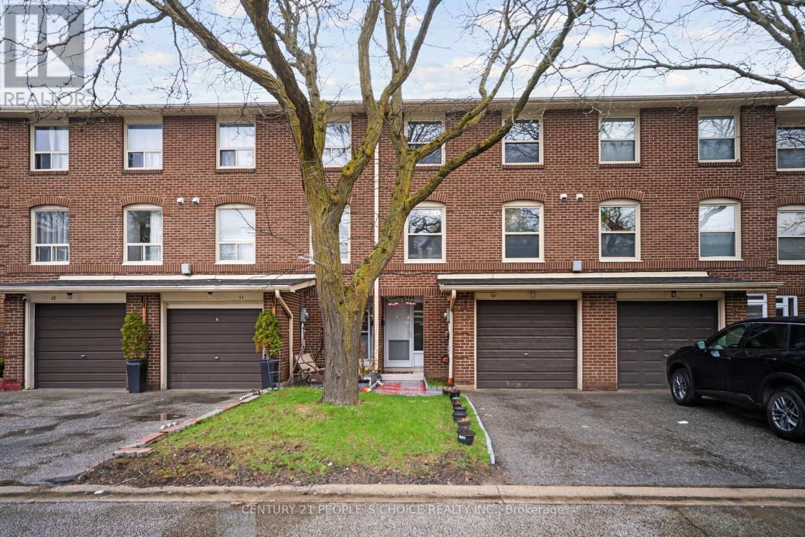 Townhouse at 10 EDEN PARK DRIVE, Brampton (Southgate)