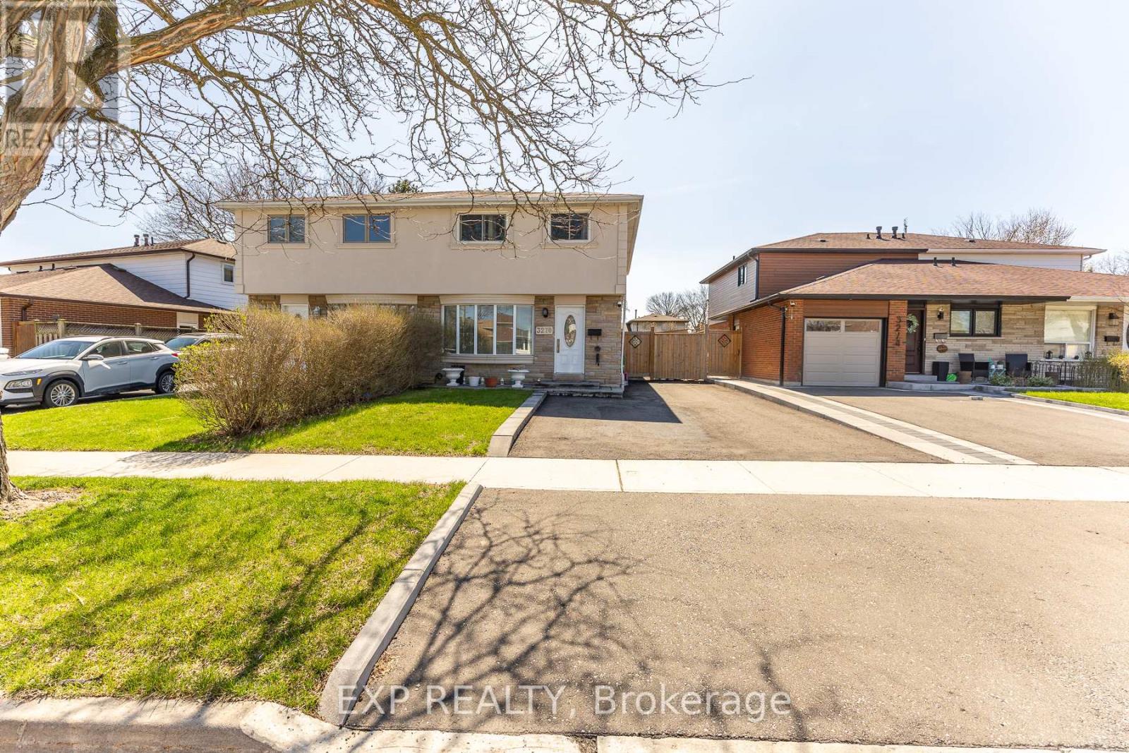 Semi-Detached/Link at 3270 KLAIMAN DRIVE, Mississauga (Applewood)