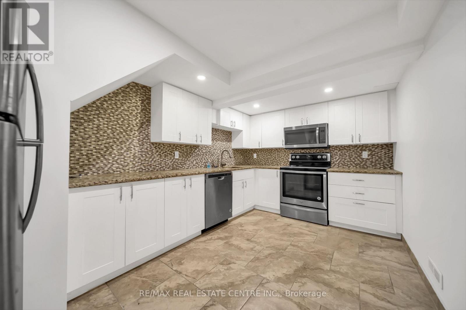 Detached at 1074 FARMSTEAD (BSMT) DRIVE, Milton