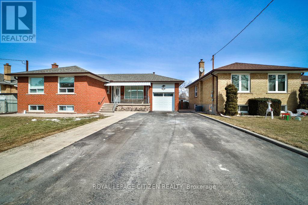 Detached at 34 BELLEGLADE COURT, Toronto (Humbermede)