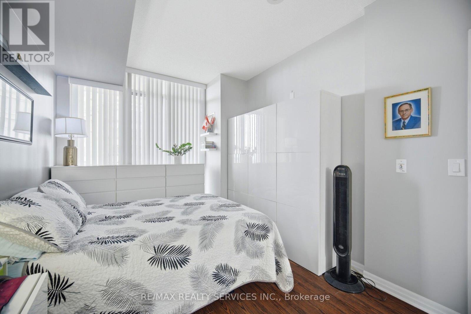 Apartment at 810 - 225 WEBB DRIVE, Mississauga