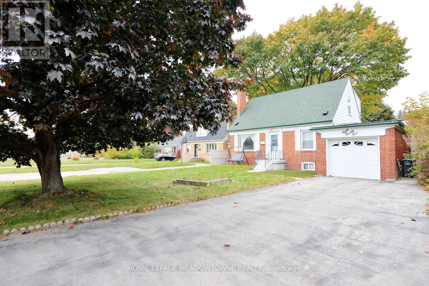 Detached at 825 NORTH SERVICE ROAD, Mississauga (Lakeview)