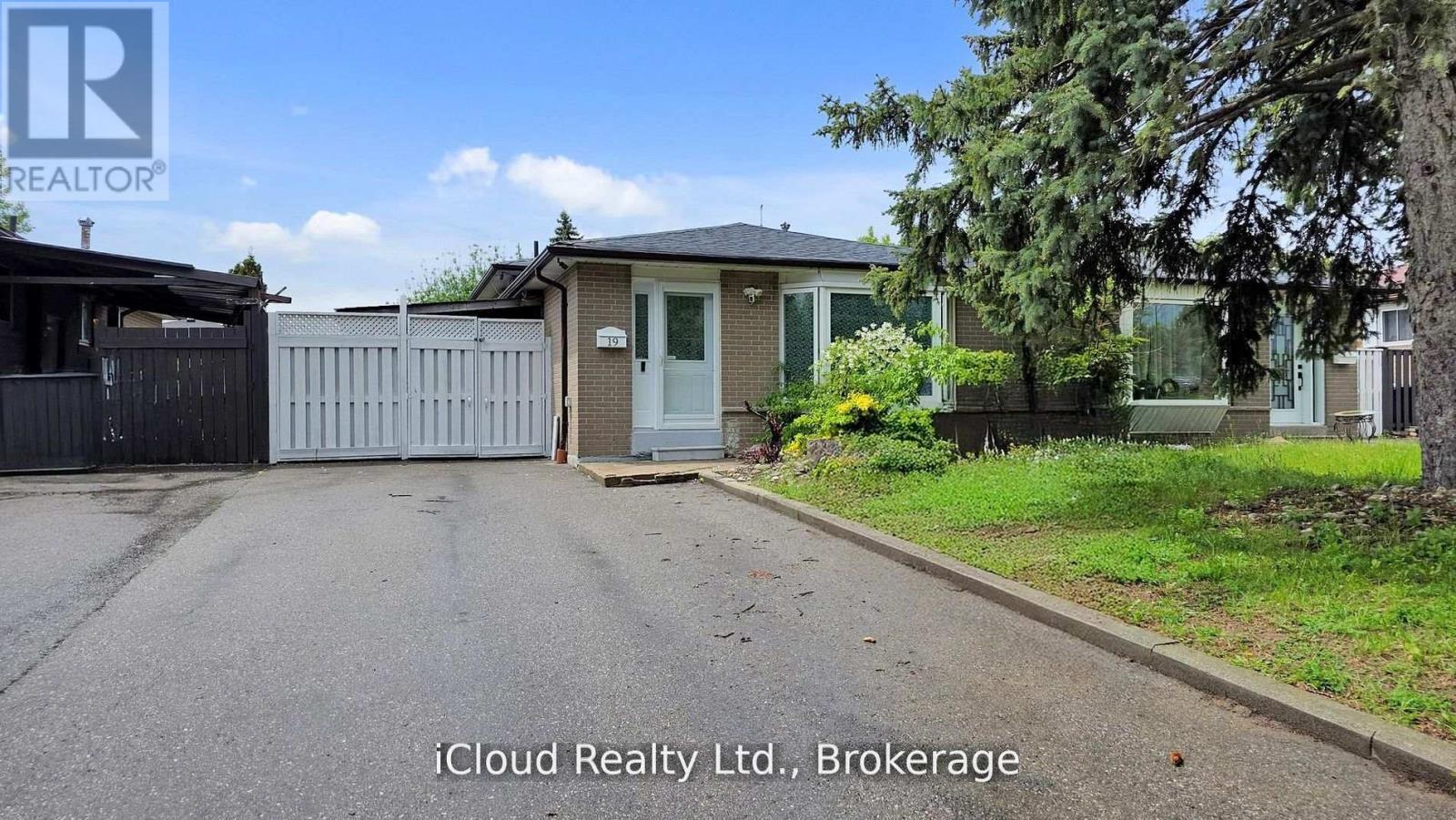 Semi-Detached/Link at 19 FLAMINGO CRESCENT, Brampton (Southgate)