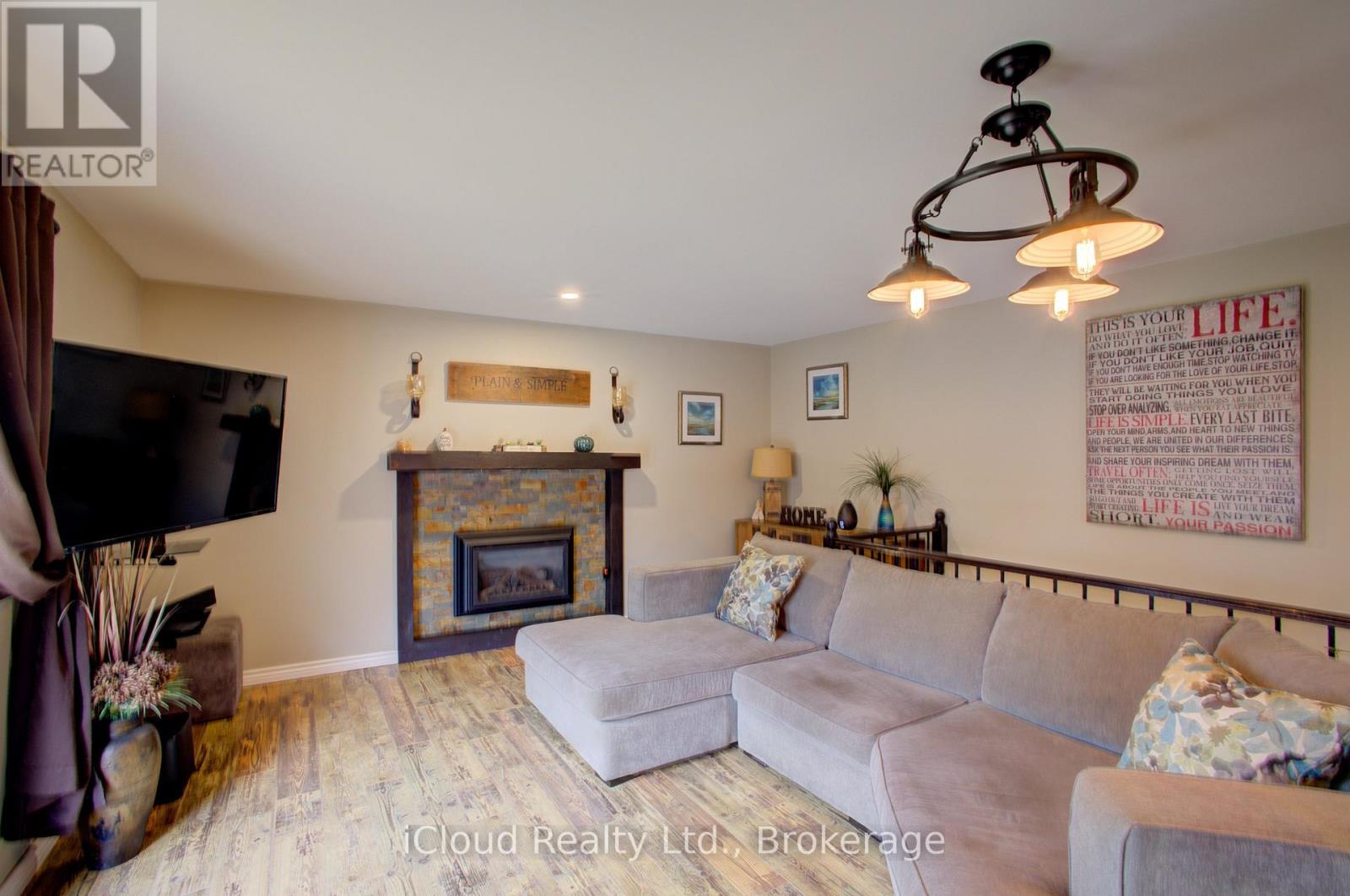 Detached at 17 AGNES STREET, Caledon