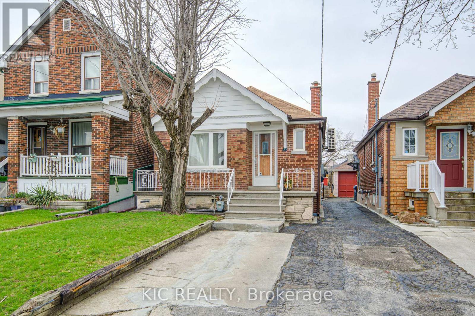 Detached at 35 MONTCALM AVENUE, Toronto (Briar Hill-Belgravia)