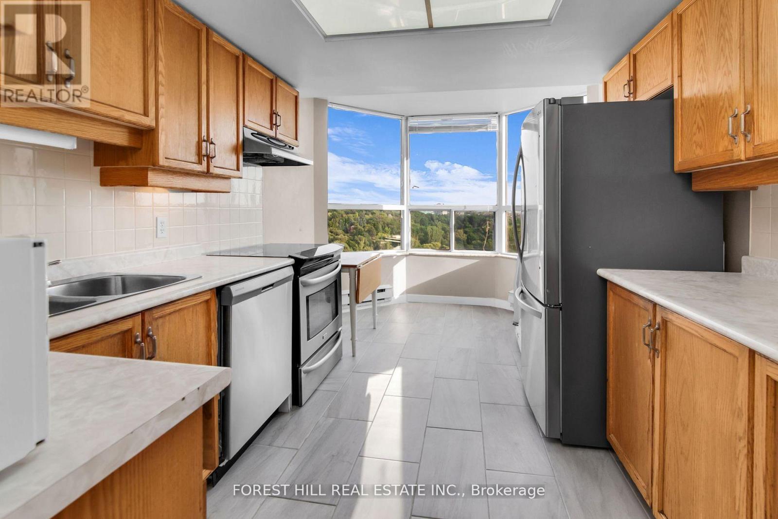 Apartment at 720 - 6 HUMBERLINE DRIVE, Toronto (West Humber-Clairville)