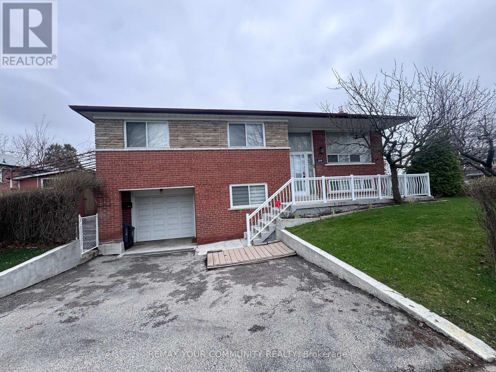 Detached at UPPER - 300 DRIFTWOOD AVENUE, Toronto (York University Heights)