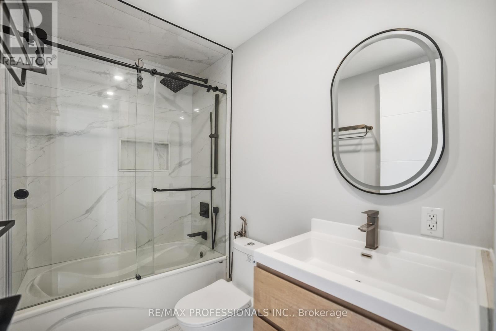 Detached at 2206 UTLEY ROAD, Mississauga