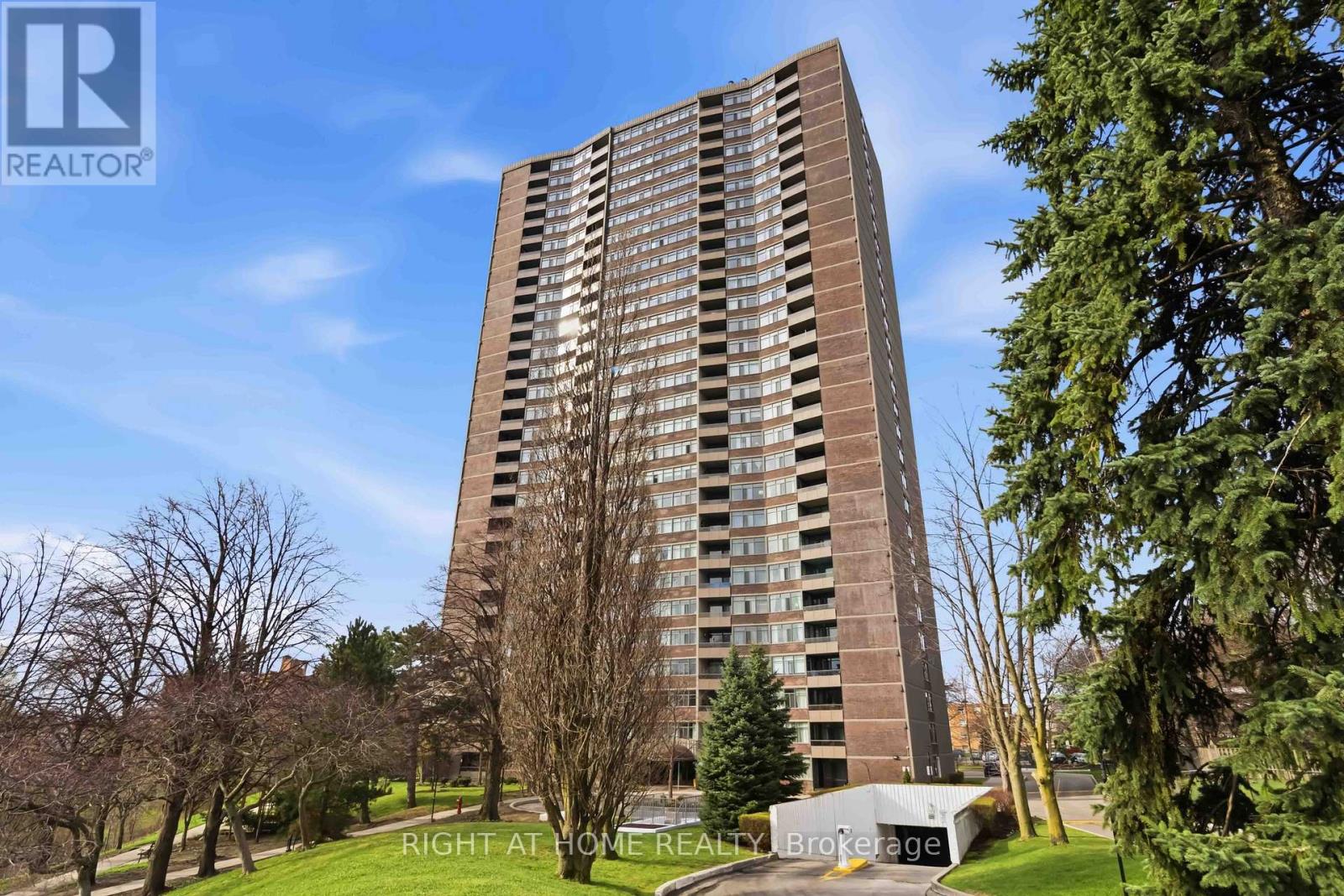 Apartment at 2107 - 3100 KIRWIN AVENUE, Mississauga (Cooksville)