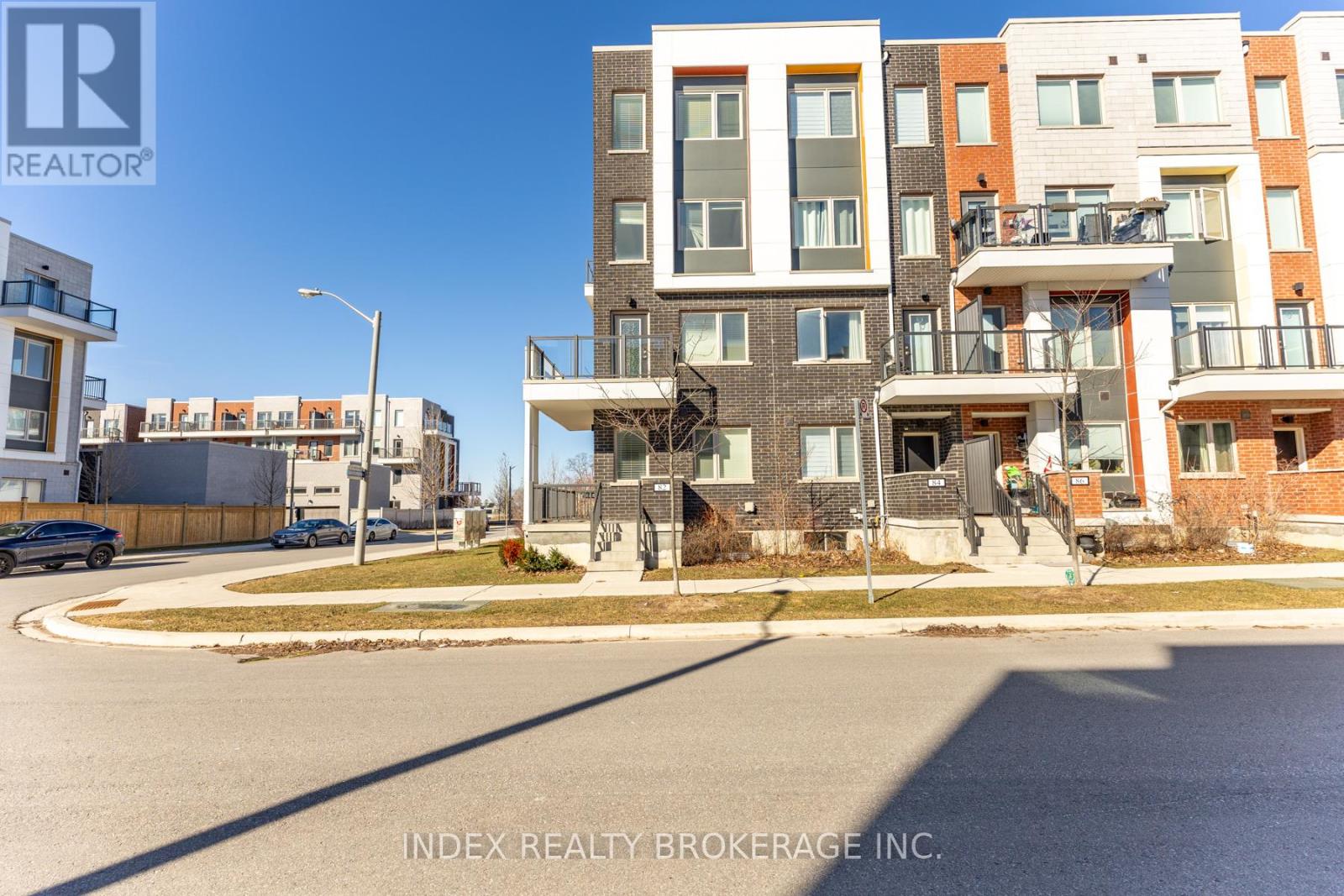 Townhouse at 82 WILLIAM DUNCAN ROAD, Toronto (Downsview-Roding-CFB)