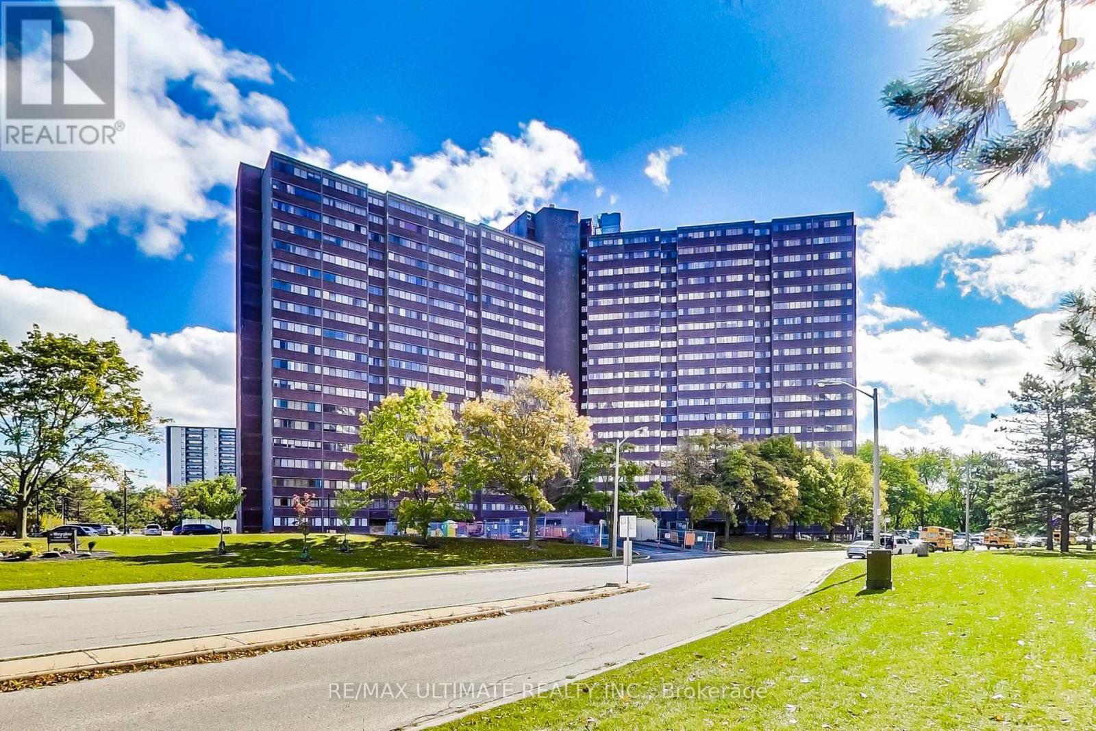 Apartment at PH#11 - 11 WINCOTT DRIVE, Toronto (Kingsview Village-The Westway)
