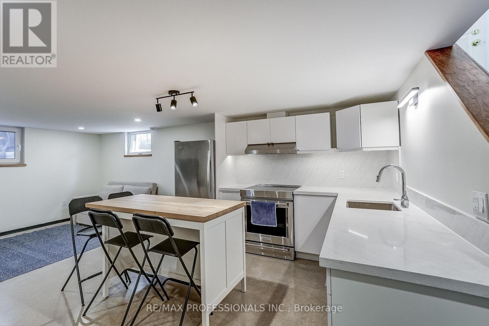 Detached at BSMT - 9 CASHMAN CRESCENT, Toronto (Rockcliffe-Smythe)