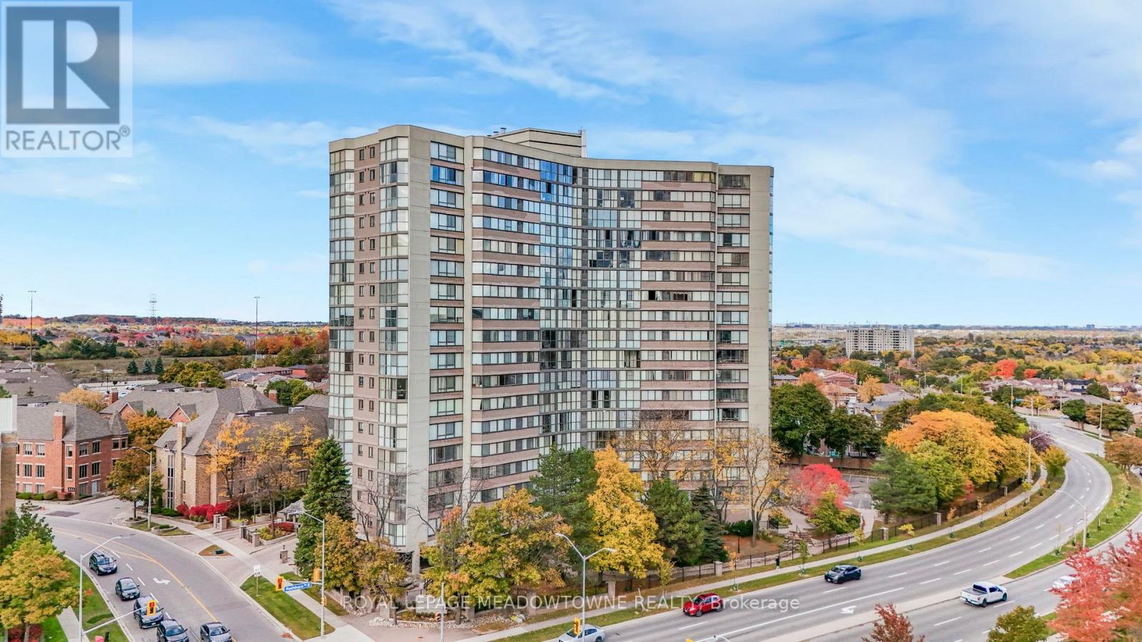 Apartment at 204 - 4235 SHERWOODTOWNE BOULEVARD E, Mississauga (City Centre)